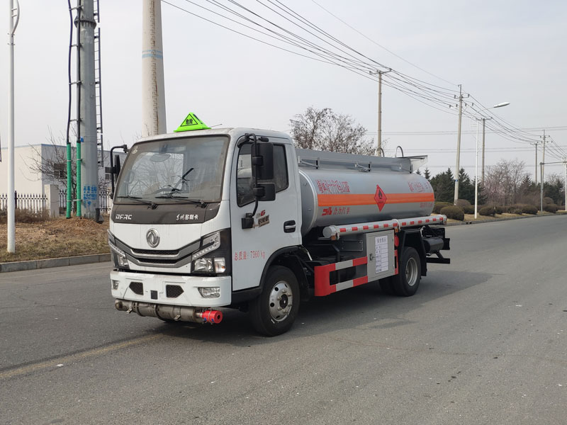 4噸東風(fēng)多利卡加油車